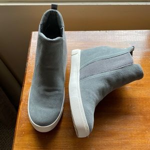 Steve Madden gray wedge heel ankle boot 9.5